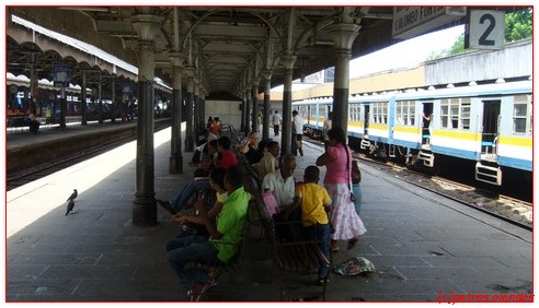 trein_station_colombo_sri_lanka
